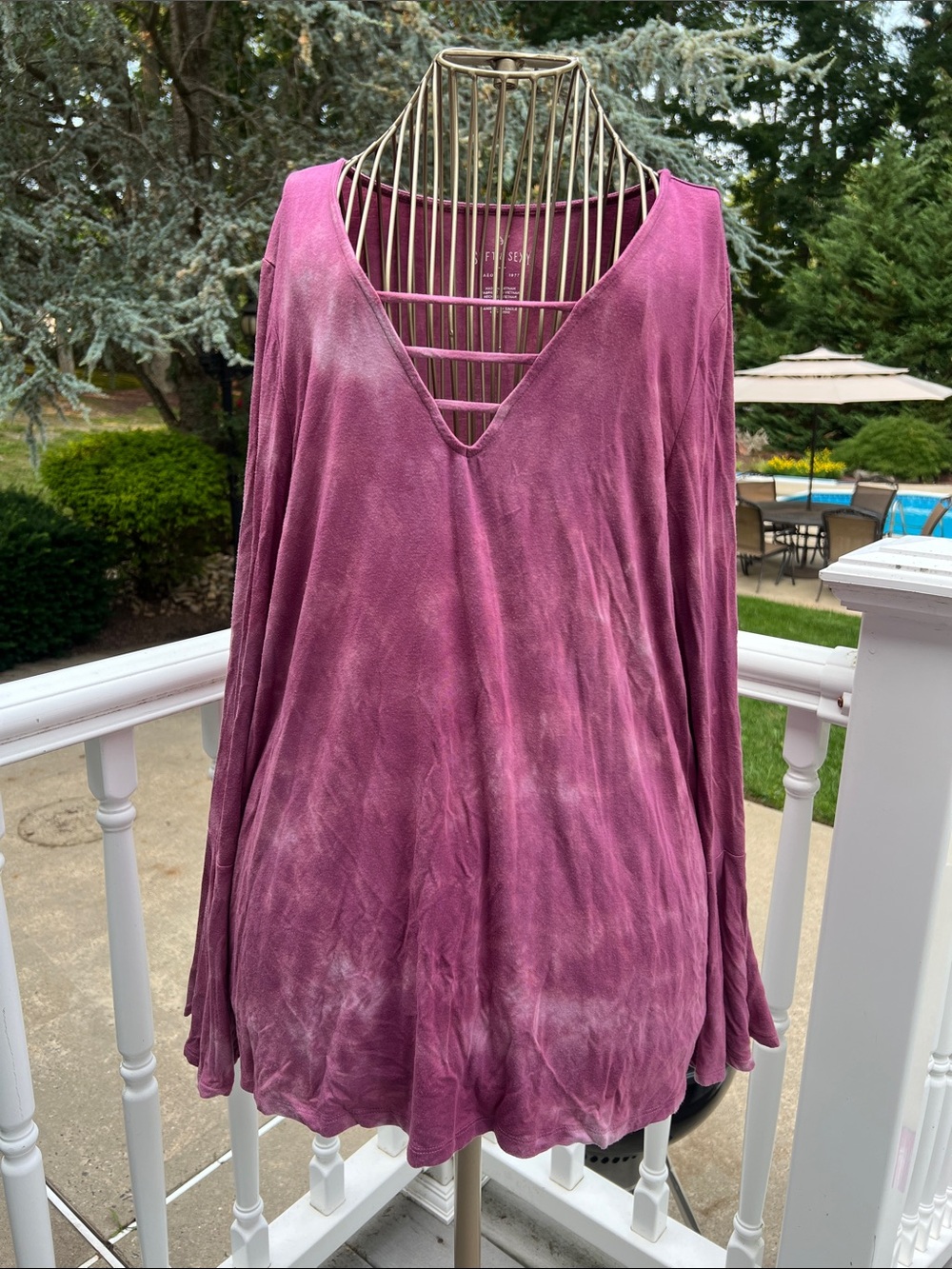 American Eagle Outfitters Soft & Sexy Mauve V-Neck Tee